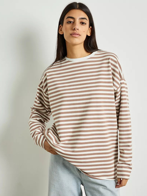 Смотреть модные образы с валберриз с Лонгслив (артикул 248567975)