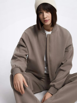 Смотреть модные образы с валберриз с Бомбер (артикул 281414735)