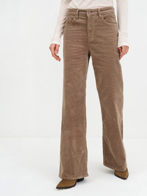 Смотреть модные образы с валберриз с Брюки (артикул 263052628)