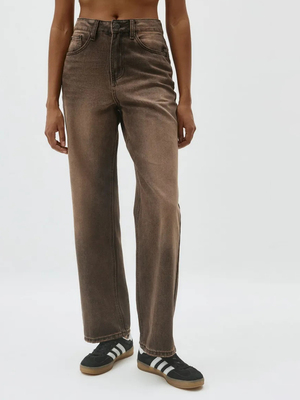 Смотреть модные образы с валберриз с Джинсы (артикул 289396546)