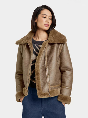 Смотреть модные образы с валберриз с Дубленка (артикул 166842410)