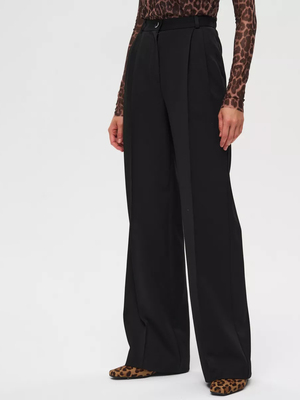 Смотреть модные образы с валберриз с Брюки (артикул 22372852)