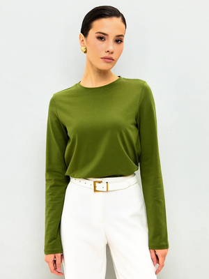 Смотреть модные образы с валберриз с Лонгслив (артикул 272816171)