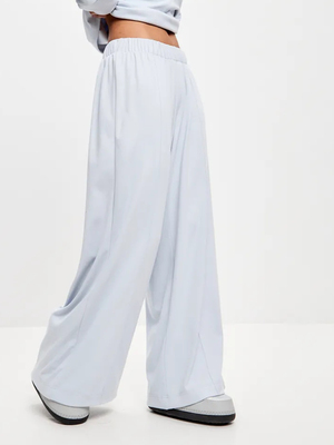 Смотреть модные образы с валберриз с Брюки (артикул 301976308)