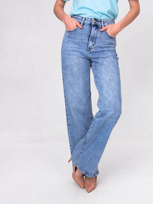 Смотреть модные образы с валберриз с Джинсы (артикул 303316353)