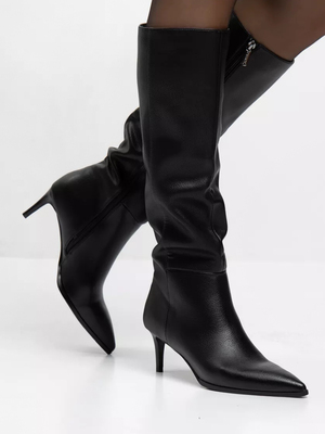 Смотреть модные образы с валберриз с Сапоги (артикул 246948573)