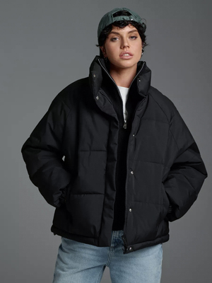 Смотреть модные образы с валберриз с Куртка (артикул 142782359)