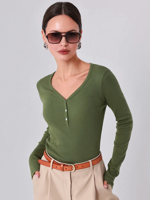 Смотреть модные образы с валберриз с Лонгслив (артикул 17030871)