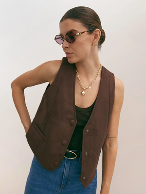 Смотреть модные образы с валберриз с Жилет (артикул 260814523)