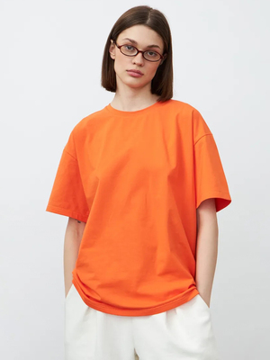 Смотреть модные образы с валберриз с Футболка (артикул 77789893)