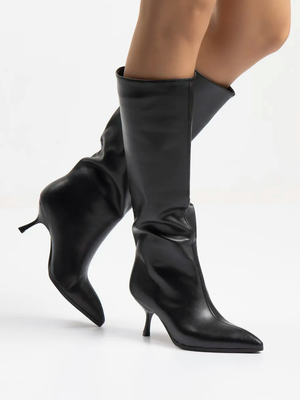 Смотреть модные образы с валберриз с Сапоги (артикул 317322911)