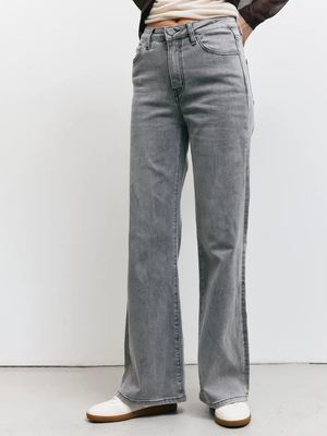 Смотреть модные образы с валберриз с Джинсы (артикул 326955510)