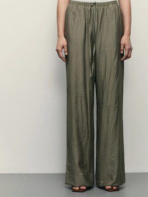 Смотреть модные образы с валберриз с Брюки (артикул 342365683)