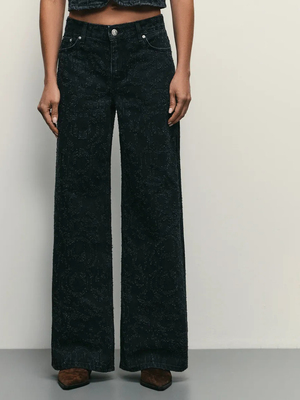 Смотреть модные образы с валберриз с Джинсы (артикул 338623017)