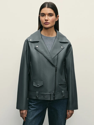 Смотреть модные образы с валберриз с Куртка (артикул 318420376)