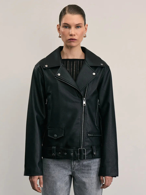 Смотреть модные образы с валберриз с Куртка (артикул 311716449)