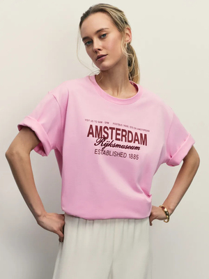 Смотреть модные образы с валберриз с Футболка (артикул 342365645)