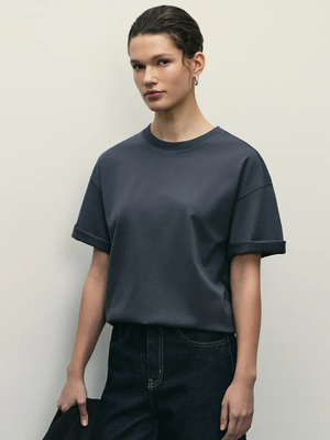 Смотреть модные образы с валберриз с Футболка (артикул 318388841)