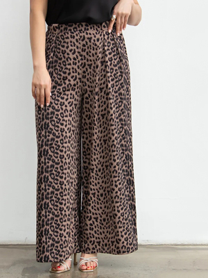 Смотреть модные образы с валберриз с Брюки (артикул 335624873)