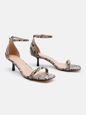 Смотреть модные образы с валберриз с Босоножки (артикул 355778549)