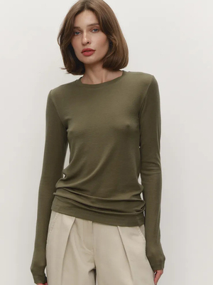 Смотреть модные образы с валберриз с Лонгслив (артикул 238775319)