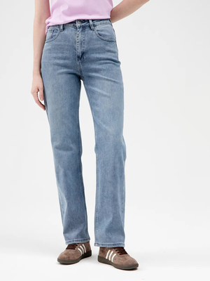 Смотреть модные образы с валберриз с Джинсы (артикул 316739827)