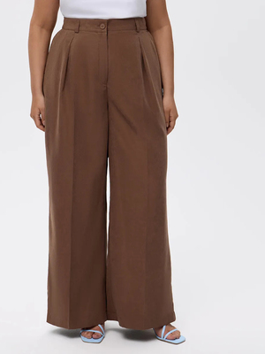 Смотреть модные образы с валберриз с Брюки (артикул 372787366)