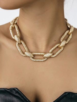 Смотреть модные образы с валберриз с Колье (артикул 260129596)