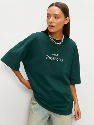 Смотреть модные образы с валберриз с Футболка (артикул 188673696)