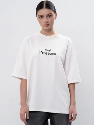 Смотреть модные образы с валберриз с Футболка (артикул 160122719)