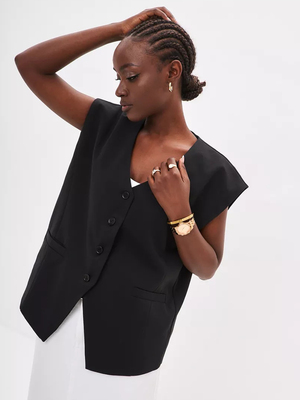 Смотреть модные образы с валберриз с Жилет (артикул 235237628)