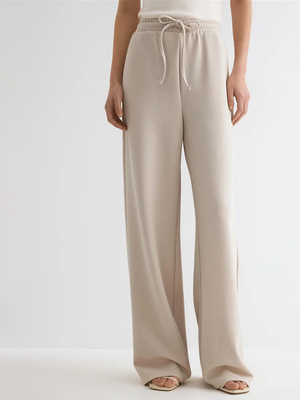 Смотреть модные образы с валберриз с Брюки (артикул 346845498)