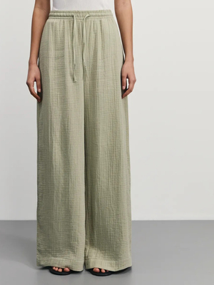 Смотреть модные образы с валберриз с Брюки (артикул 376491931)