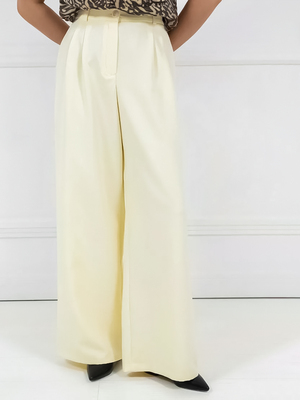 Смотреть модные образы с валберриз с Брюки (артикул 388044368)