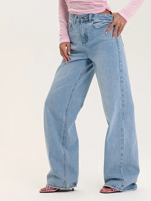 Смотреть модные образы с валберриз с Джинсы (артикул 297168717)