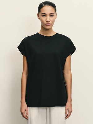 Смотреть модные образы с валберриз с Футболка (артикул 365214485)