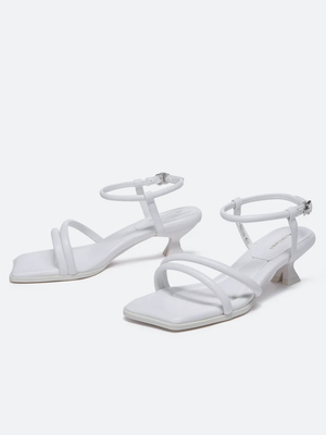 Смотреть модные образы с валберриз с Босоножки (артикул 379330631)