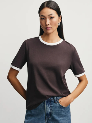 Смотреть модные образы с валберриз с Футболка (артикул 418737801)