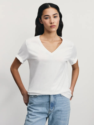 Смотреть модные образы с валберриз с Футболка (артикул 400342428)