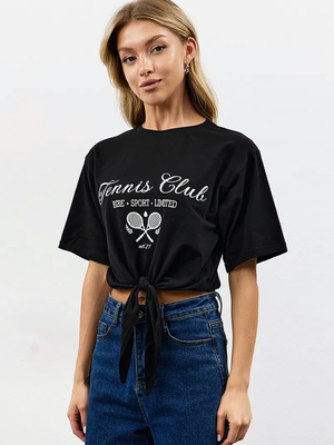 Смотреть модные образы с валберриз с Футболка (артикул 334430930)