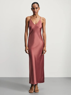 Смотреть модные образы с валберриз с Платье (артикул 418739864)