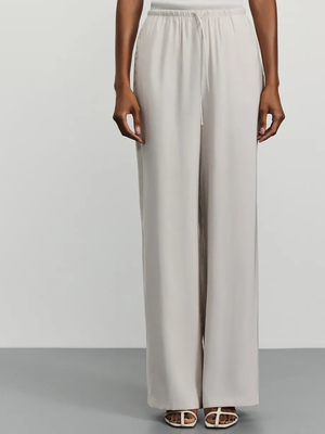 Смотреть образы с Брюки (артикул 431623697)