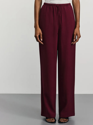 Смотреть модные образы с валберриз с Брюки (артикул 431623590)