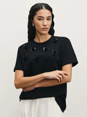 Смотреть модные образы с валберриз с Футболка (артикул 432632652)