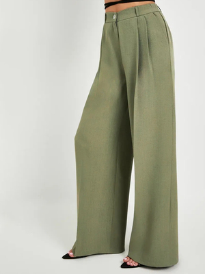 Смотреть модные образы с валберриз с Брюки (артикул 436611394)