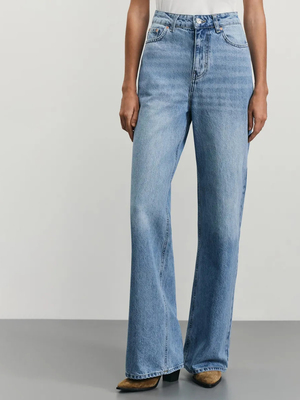 Смотреть модные образы с валберриз с Джинсы (артикул 450238494)