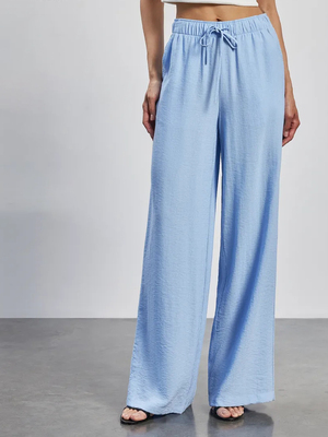 Смотреть модные образы с валберриз с Брюки (артикул 439058011)