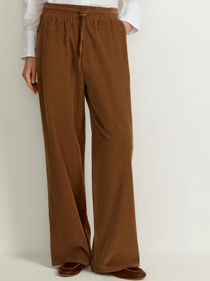 Смотреть модные образы с валберриз с Брюки (артикул 412402338)