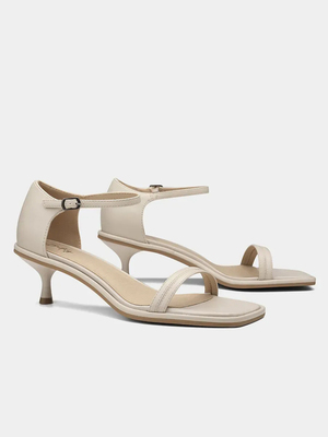 Смотреть модные образы с валберриз с Босоножки (артикул 316216198)