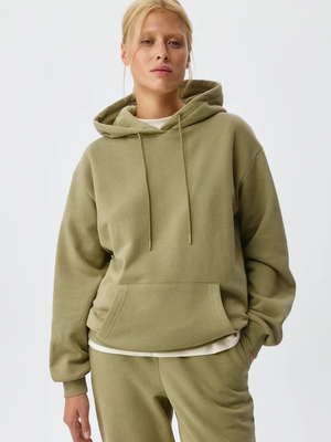 Смотреть модные образы с валберриз с Худи (артикул 461040262)